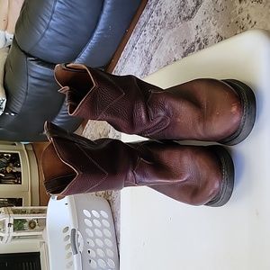 Mens Justin boots, brown leather,  size 10m, smoke and pet free home.